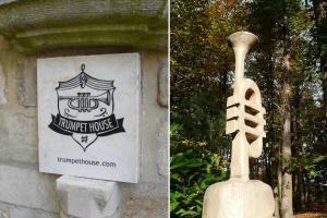 een standbeeld van een bordje van een harper huis en een standbeeld van een harper huis bij Trumpet House in Leuven