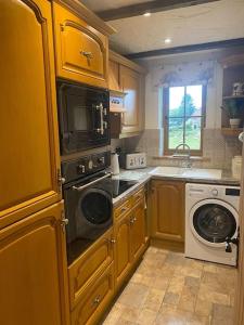 A kitchen or kitchenette at Character 1 bedroom country annex in West Camel