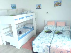 Posteľ alebo postele v izbe v ubytovaní Villa Dora ##2