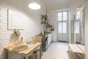 Kuchyňa alebo kuchynka v ubytovaní Atelier Apartment