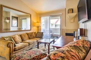 Pet-Friendly Las Vegas Condo 1 Mi to the Strip!