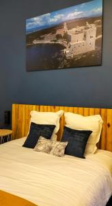 Ein Bett oder Betten in einem Zimmer der Unterkunft Charlie's Hôtel Cannes