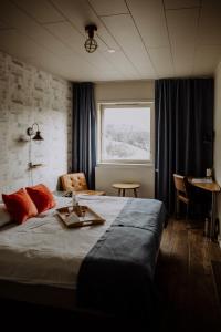 Postel nebo postele na pokoji v ubytování Bakkalandet Hotel