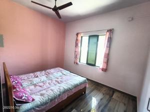 Llit o llits en una habitació de Basant - Madhu