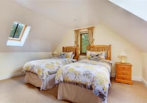 two beds in a room with a attic at Shuttleworth Lodge in Thursford