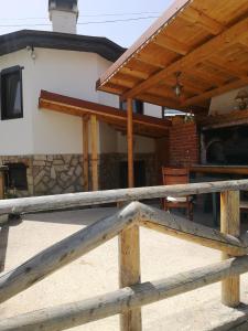 a wooden fence in front of a house at Къща за гости Romano in Chepelare