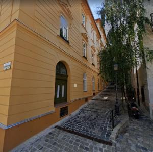 Budova, v ktorej sa apartmán nachádza