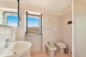 A bathroom at La Luna nel Castello