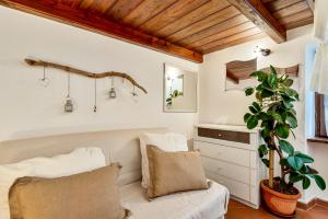A seating area at La Luna nel Castello
