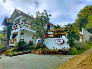 a house with a sign in front of it at Mediterrâneo Flat Praia da Gamboa- Cabanas da Candoca in Garopaba