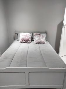 A bed or beds in a room at Die Seehuis