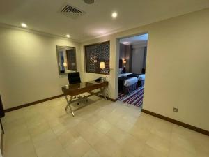 Een TV en/of entertainmentcenter bij Wonder Palace Hotel Qatar
