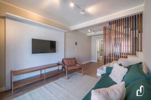 Μια τηλεόραση ή/και κέντρο ψυχαγωγίας στο Casa com 02 dormitórios e jacuzzi aquecida