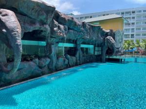 สระว่ายน้ำที่อยู่ใกล้ ๆ หรือใน Laguna Beach Resort 3 Maldives