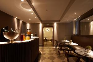 a restaurant with tables and chairs and a bar at Hotel Dei Dragomanni in Venice