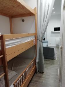 Un par de literas en una habitación en L'Aiglon, en Cauterets