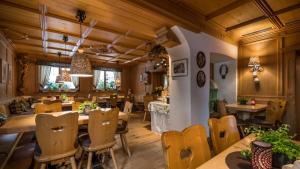 Posedenie v ubytovaní Geniesserhotel Messnerwirt Olang