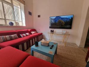 TV a/nebo společenská místnost v ubytování Rainbow Guest House