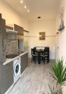 a kitchen and dining room with a table and a washing machine at Ferienwohnung Frohnaublick in Annaberg-Buchholz