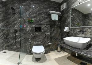 Baðherbergi á Hotel Avalon Palms Agra