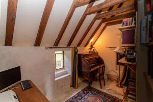 Zdjęcie z galerii obiektu Secluded Woodland Villa with Pool w mieście Le Mas +10 zdjęć