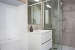 Kúpeľňa v ubytovaní Bel appartement lumineux proche du centre-ville