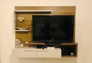 a flat screen tv sitting on top of a tv stand at Vacaciones Playa Azul in Tonsupa