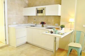 A kitchen or kitchenette at HomeySeville-Penthouse Cathedral Tomas de Ibarra St 6 pax, Parking Optional