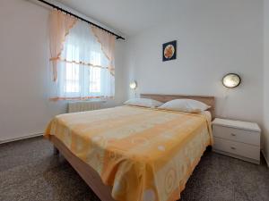 Postel nebo postele na pokoji v ubytování Apartments and Room Ivanka Petar