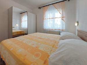 Postel nebo postele na pokoji v ubytování Apartments and Room Ivanka Petar