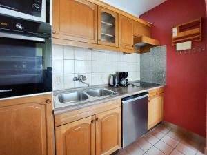 Kuchyň nebo kuchyňský kout v ubytování Apartments and Room Ivanka Petar