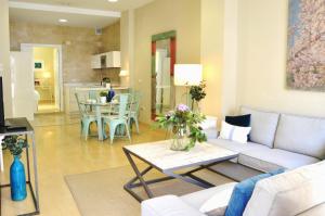 A seating area at HomeySeville-Penthouse Cathedral Tomas de Ibarra St 6 pax, Parking Optional