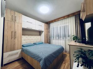 Giường trong phòng chung tại Altheda Living Tineretului E8