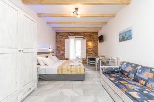 Posteľ alebo postele v izbe v ubytovaní Agios Prokopios Hotel + 37 fotografií
