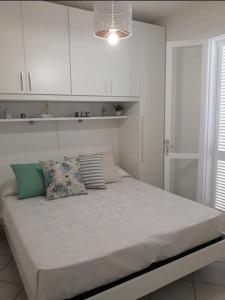 A bed or beds in a room at Angolo di Grecia