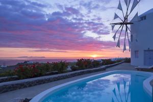 The sunrise or sunset as seen from A villát or nearby