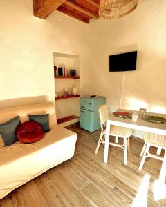 A television and/or entertainment centre at San Ranieri Tiny Tower
