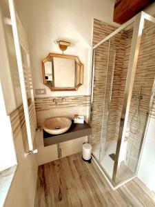 A bathroom at San Ranieri Tiny Tower