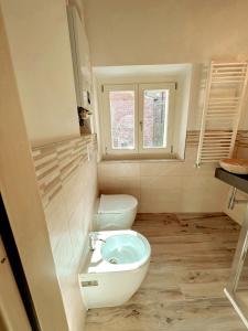 A bathroom at San Ranieri Tiny Tower