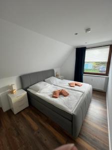 a bedroom with a bed with two towels on it at Appartementhaus Silberborn in Bad Harzburg