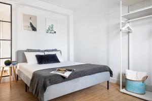 Posteľ alebo postele v izbe v ubytovaní Apartamento Aljarafe