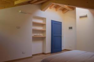 a room with a blue door in a bedroom at B&B Villa Cavallier in Barzio