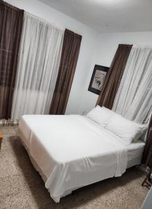 Una cama o camas en una habitación de Ariami's Complex apartment 1