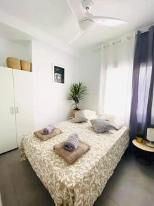 A bed or beds in a room at Apartament Azul/Torrevieja