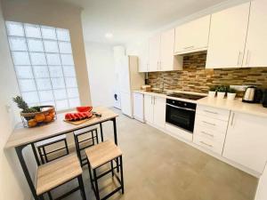 A kitchen or kitchenette at Apartament Azul/Torrevieja