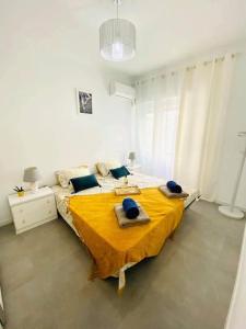 A bed or beds in a room at Apartament Azul/Torrevieja