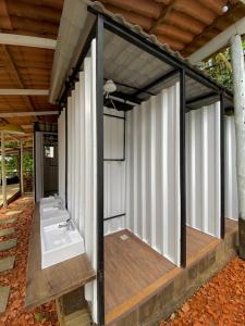 a bathroom with a row of sinks on a house at Aquário Glamping in Abraão