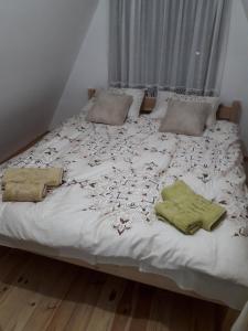 Postel nebo postele na pokoji v ubytování Čivova brvnara