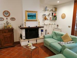 A seating area at Villa Iris - Mondello