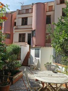 The building in which A villát is located
